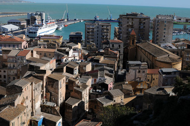 PORTO EMPEDOCLE in Sicilia. Fotografie di Giulio Azzarello &copy;2014.