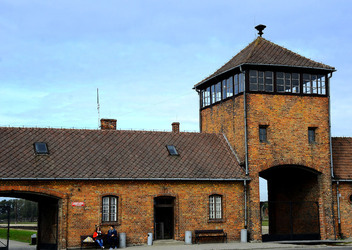 AUSCHIWITZ BIRKENAU il luogo della storia il campo. Fotografie di Giulio Azzarello &copy;2016.