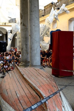 BRUNO LEONE Pulcinella. Fotografie di Giulio Azzarello ©2020. BRUNO LEONE Pulcinella. Fotografie di Giulio Azzarello ©2020.