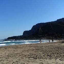 MONDELLO. Fotografie di Giulio Azzarello &copy;2024.