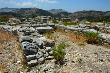 SEGESTA il sito archeologico il teatro greco e l acropoli. Panorami e particolari. Fotografie di Giulio Azzarello &copy;2014.