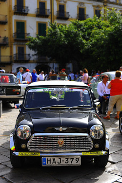 RADUNO di auto classiche MiniCooper. Fotografie di Giulio Azzarello &copy;2016.