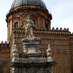 PALERMO. Fotografie di Giulio Azzarello ©2022. PALERMO. Fotografie di Giulio Azzarello ©2022.