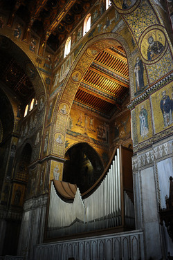 MONREALE in Sicilia con il suo Duomo e il Chiostro panoramiche e particolari. Fotografie di Giulio Azzarello &copy;2014.