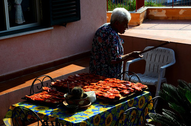 ISOLA DI USTICA il paese. Fotografie di Giulio Azzarello ©2016. ISOLA DI USTICA il paese. Fotografie di Giulio Azzarello ©2016.