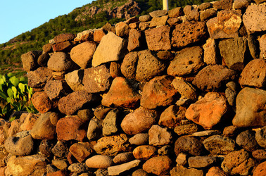 ISOLA DI USTICA pietre. Fotografie di Giulio Azzarello &copy;2016.