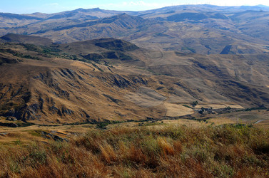 POLIZZI GENEROSA in Sicilia. Fotografie di Giulio Azzarello ©2014. POLIZZI GENEROSA in Sicilia. Fotografie di Giulio Azzarello ©2014.