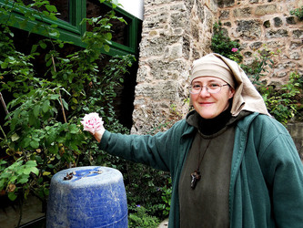 MISSIONE un documentario di P.Scimeca. Fotografie di Giulio Azzarello ©2015 2016. MISSIONE un documentario di P.Scimeca. Fotografie di Giulio Azzarello ©2015 2016.