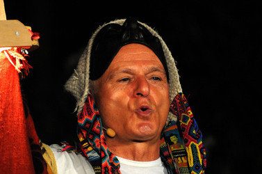 BRUNO LEONE e il suo Pulcinella spettacolo. Fotografie di Giulio Azzarello ©2014. BRUNO LEONE e il suo Pulcinella spettacolo. Fotografie di Giulio Azzarello ©2014.