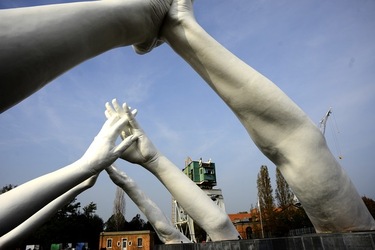 LE MANI DI LORENZO QUENN Biennale di Venezia. Fotografie di Giulio Azzarello &copy;2020.