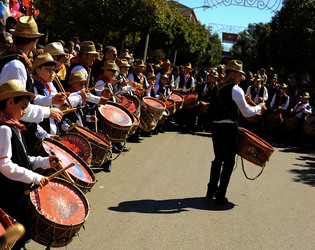 Tamburai siciliani di Agrigento. Fotografie di Giulio Azzarello &copy;2017.