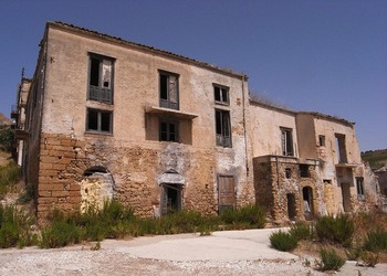 I RUDERI DI POGGIOREALE a Gibellina in Sicilia. Fotografie di Giulio Azzarello ©2014. I RUDERI DI POGGIOREALE a Gibellina in Sicilia. Fotografie di Giulio Azzarello ©2014.