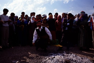 NEWROZ marzo 2001. Curdistan turco. Fotografie di Giulio Azzarello ©2001 2022. NEWROZ marzo 2001. Curdistan turco. Fotografie di Giulio Azzarello ©2001 2022.
