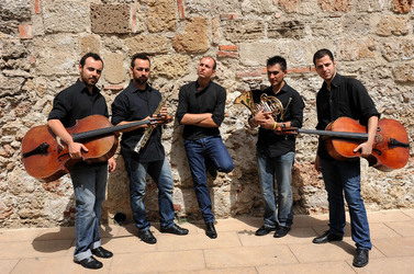 GIACOMO CUTICCHIO e il suo ensemble musicale. Fotografie di Giulio Azzarello &copy;2014.