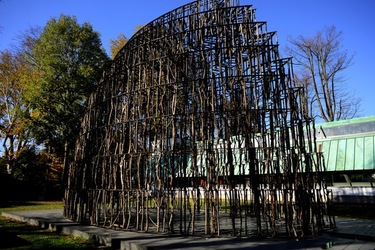 VENEZIA installazione lignea Giardini della Biennale di Arch. Cont. Fotografie di Giulio Azzarello &copy;2022.