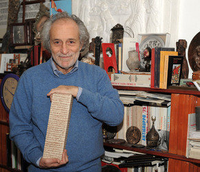 NICOLO D ALESSANDRO pittore e disegnatore siciliano nato a Tripoli. Fotografie di Giulio Azzarello &copy;2014.