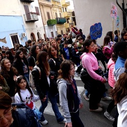 AFROCHE. Fotografie di Giulio Azzarello ©2024. AFROCHE. Fotografie di Giulio Azzarello ©2024.