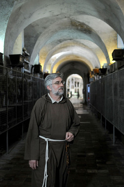 Le CATACOMBE di Palermo documentario film. Fotografie di scena e set di Giulio Azzarello &copy;2014.