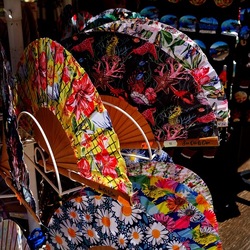 SOUVENIR. Fotografie di Giulio Azzarello ©2023. SOUVENIR. Fotografie di Giulio Azzarello ©2023.