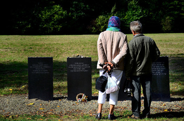 AUSCHHWITZ BIRKENAU le lapidi della memoria. Fotografie di Giulio Azzarello &copy;2016.