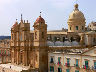 IL BAROCCO DI NOTO in Sicilia panoramiche e particolari. Fotografie di Giulio Azzarello &copy;2014.