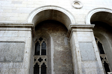 TEMPIO MALATESTIANO e SPIAGGIA di Rimini. Fotografie di Giulio Azzarello &copy;2016.