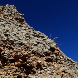 RUDERE DI PIETRA. Fotografie di Giulio Azzarello &copy;2022.