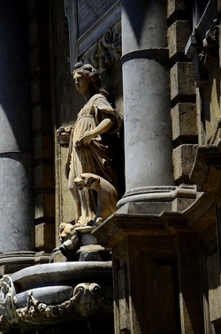 CENTRO STORICO di PALERMO fotografie di Giulio Azzarello &copy;2019.