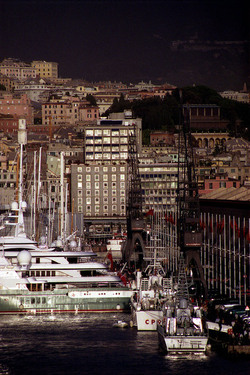 IL PORTO DI GENOVA panoramiche e particolari. Fotografie di Giulio Azzarello &copy;2014.