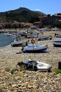 BARCHE da PESCA fotografie di Giulio Azzarello © 2019. BARCHE da PESCA fotografie di Giulio Azzarello © 2019.