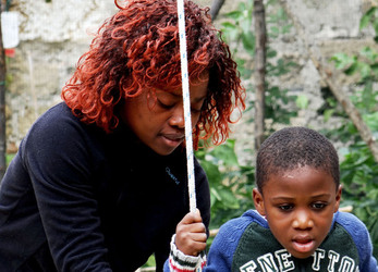 MISSIONE un documentario di P.Scimeca. Fotografie di Giulio Azzarello ©2015 2016. MISSIONE un documentario di P.Scimeca. Fotografie di Giulio Azzarello ©2015 2016.