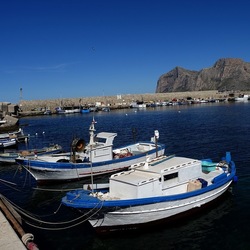 ISOLA. Fotografie di Giulio Azzarello &copy;2024.
