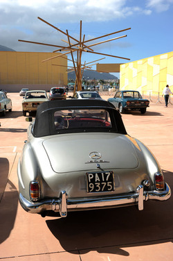 AUTO CLASSICHE ovvero la loro modernit&agrave; in mostra con tanti modelli del passato. Fotografie di Giulio Azzarello &copy;2014.