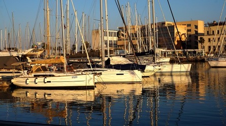 BARCHE. Fotografie di Giulio Azzarello ©2022. BARCHE. Fotografie di Giulio Azzarello ©2022.