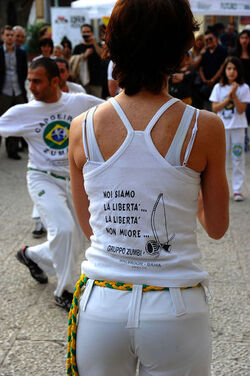 DANZE BRASILIANE E DANZATORI MULTIETNICI a Monreale in Sicilia. Fotografie di Giulio Azzarello &copy;2014.