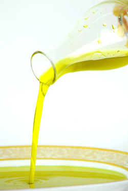 OLIO DI OLIVA di Sicilia. Fotografie di Giulio Azzarello &copy;2016.