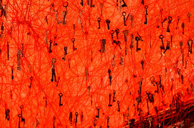 BIENNALE di VENEZIA padiglione giapponese. Foto di Giulio Azzarello &copy;2015 2016. Opera di Chiharu Shiota The KEY in the HAND .