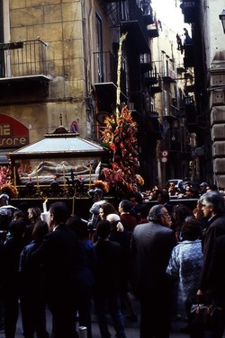 VUCCIRIA anni 90. Fotografie di Giulio Azzarello ©2022. VUCCIRIA anni 90. Fotografie di Giulio Azzarello ©2022.