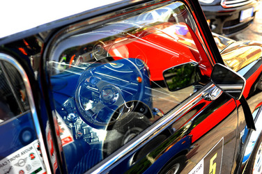 RADUNO di auto classiche MiniCooper. Fotografie di Giulio Azzarello &copy;2016.