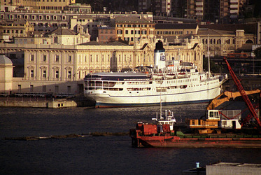 IL PORTO DI GENOVA panoramiche e particolari. Fotografie di Giulio Azzarello &copy;2014.