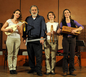 CARLO MAGNO spettacolo epico di e con Mimmo Cuticchio. Fotografie di Giulio Azzarello &copy;2014.