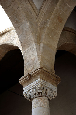 LOGGIATO arabo normanno allo Steri di Palermo. Fotografie di Giulio Azzarello &copy;2014.