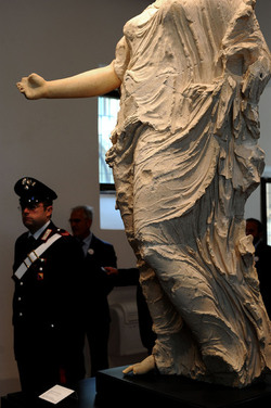 LA VENERE DI MORGANTINA e il suo ritorno dagli USA al museo archeologico di Aidone. Fotografie di Giulio Azzarello &copy;2014.