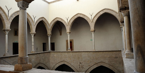 LOGGIATO arabo normanno allo Steri di Palermo. Fotografie di Giulio Azzarello &copy;2014.