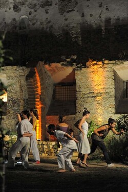 DANZE URBANE contemporanee per le vie di Palermo. Fotografie di Giulio Azzarello &copy;2014.