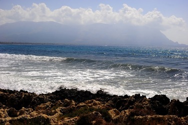 PAESAGGIO SICILIANO di MARE. Fotografia di Giulio Azzarello &copy;2018.