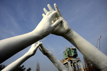LE MANI DI LORENZO QUENN Biennale di Venezia. Fotografie di Giulio Azzarello &copy;2020.