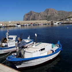 ISOLA. Fotografie di Giulio Azzarello &copy;2024.