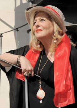 SARA FAVARO attrice e poetessa siciliana. Fotografie di Giulio Azzarello &copy;2018.