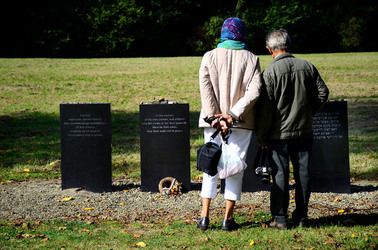 AUSCHHWITZ BIRKENAU le lapidi della memoria. Fotografie di Giulio Azzarello &copy;2016.
